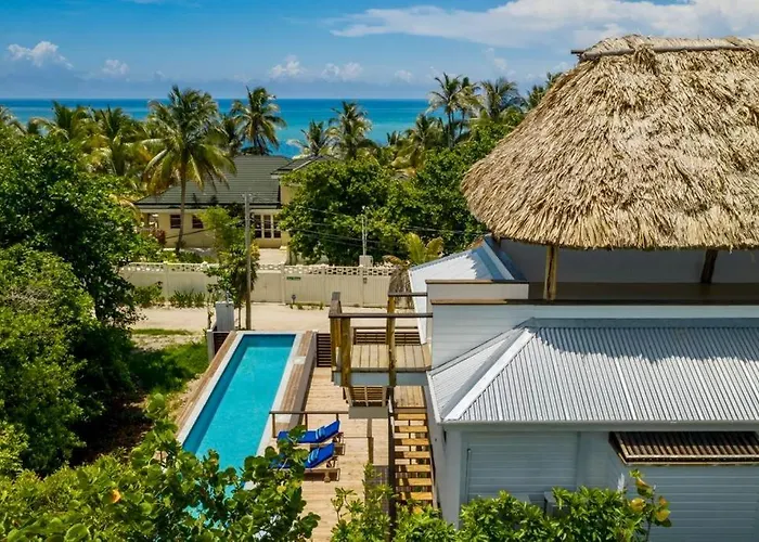 Three By The Sea By Floreo Holiday home